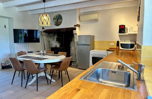 Paulhiac House | Spacious cottage with air conditioning, wood fire & panoramic views - pool shared