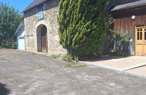 Eysus Villa | Spacious country house in the Pyrenees, perfect for families or groups of friends