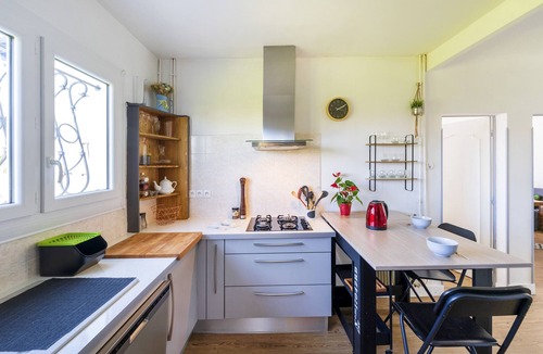 Yzosse House | Spacious detached single-storey house with terrace, private garden & Wi-Fi