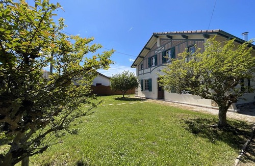 Vieux-Boucau-les-Bains Villa | Spacious 5-Bed Villa with Garden, WiFi & Parking in Vieux-Boucau for 9 Guests
