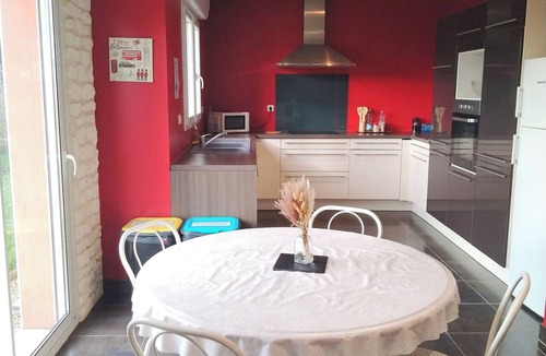 Avanton House | Spacious house for 10 people, 5 minutes from Futuroscope