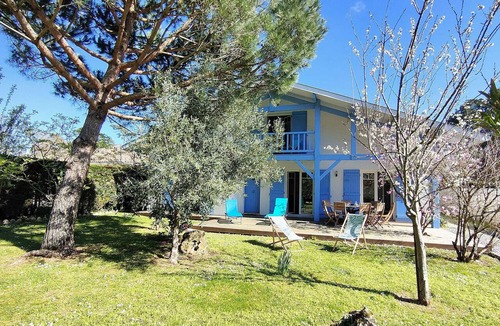 Cap-Ferret Villa | Spacious Renovated Villa in Petit-Piquey with Terrace, Garden, and Close to Beach