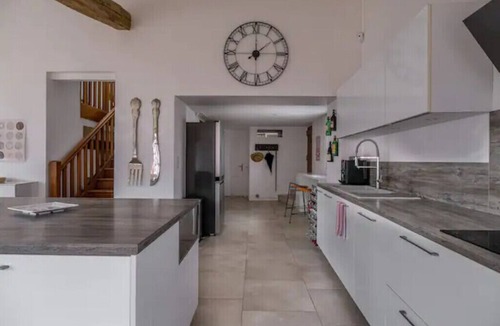 Espelette House | Spacious Renovated 1610 farm-ALL WEATHER Heated Pool-Parking-Walk to town-Pets