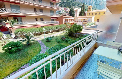 Menton Apartment | Spacious renovated 2-room with air conditioning, terrace and balcony sea view
