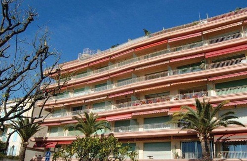 Menton Apartment | Spacious renovated 2-room with air conditioning, terrace and balcony sea view
