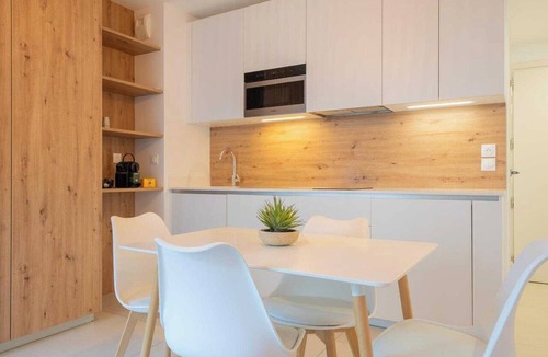 Saint-Tropez City Centre Apartment | Spacious studio a/c 2P - Place des Lices