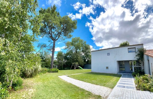 Saujon Villa | Spacious Villa 10 min from Royan – 4 Bedrooms, Garden, Terrace, Ideal for Families and Friends