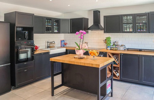 Le Redon House | Spend a relaxing vacation in the cottage with pool.