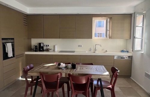 Saint-Tropez City Centre Apartment | ST Tropez Plein Centre Appartement Lumineux Avec Parking Place des Lices