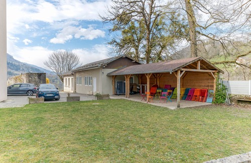 Arvillard Apartment | Studio '105' with shared pool, shared terrace and Wi-Fi