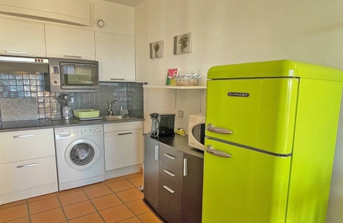 Sainte-Maxime Apartment | Studio - 2/4 people - Sea view - AC - Residence swimming pool - Wifi - Beach - Sainte Maxime