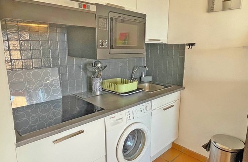 Sainte-Maxime Apartment | Studio - 2/4 people - Sea view - AC - Residence swimming pool - Wifi - Beach - Sainte Maxime