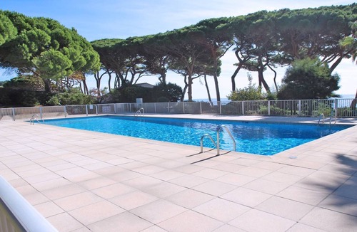 Sainte-Maxime Apartment | Studio - 2/4 people - Sea view - AC - Residence swimming pool - Wifi - Beach - Sainte Maxime