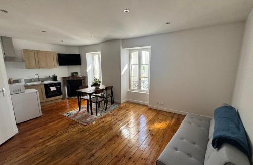 Pons Apartment | STUDIO 2 face au donjon