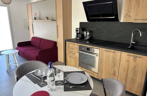 Le Porge Apartment | Studio 24m2, quiet location. EV charging station. 12 km from the ocean, Close to shops.