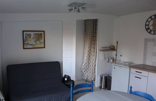Meursac Apartment | Studio 26m2 private garden 100m2 village center