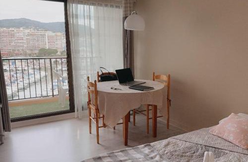 Mandelieu-La-Napoule Apartment | Studio 2pers piscine 10min plage