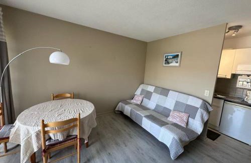 Mandelieu-La-Napoule Apartment | Studio 2pers piscine 10min plage