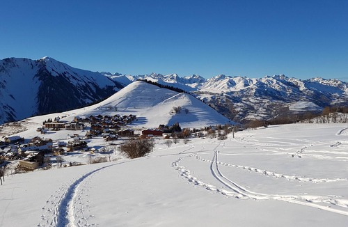 Albiez-Montrond Apartment | Studio 4 people - Bright - Beautiful view of the Aiguilles d'Arves mountains