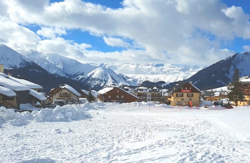 Albiez-Montrond Apartment | Studio 4 people - Bright - Beautiful view of the Aiguilles d'Arves mountains