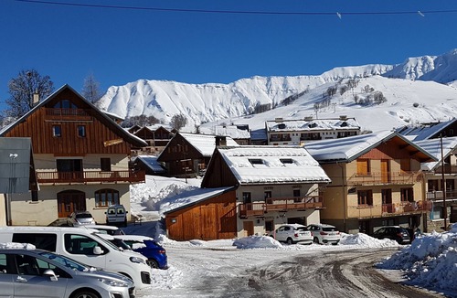 Albiez-Montrond Apartment | Studio 4 people - Bright - Beautiful view of the Aiguilles d'Arves mountains