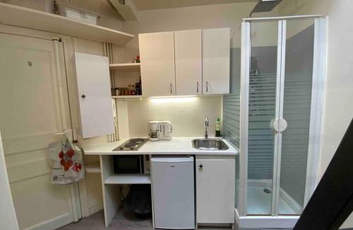 Necker Apartment | Studio 9m2 Tour Eiffel Invalide champ de mars 75015 Paris