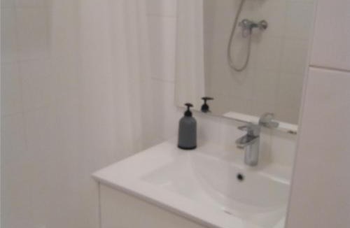 Les Sables d'Olonne Apartment | Studio Alcôve - Face au Chenal, 50m Plage/Port, 700m Centre-Ville, Capacité 3 pers., Confort Moderne - FR-1-331-202