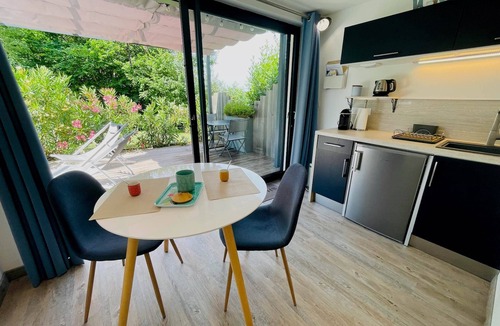 Sarlat-la-Caneda House | Studio Anemone: self-catering cottage in Sarlat with private heated pool
