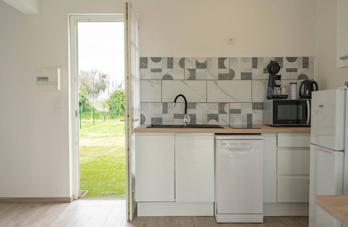 Cozes Apartment | Studio 'Au Petit Chez Nous' with Private Terrace, Private Garden and Wi-Fi