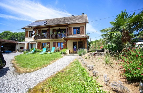 Arnos Apartment | Studio Boubet – Private terrace, A/C, Wi-Fi, peaceful countryside, near Pau & lake