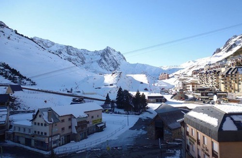 La Mongie Apartment | Studio cabin for 5 in La Mongie, slopeside, balcony, washer