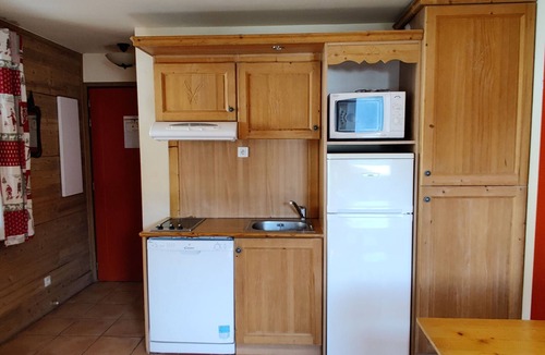 Pra Loup Apartment | Studio cabin with balcony and parking in Pra Loup 1500