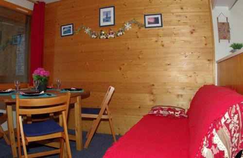 Valmorel Apartment | Studio cabine chaleureux avec terrasse, proche pistes - 4 pers, animaux OK, parking en option - FR-1-291-772