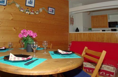 Valmorel Apartment | Studio cabine chaleureux avec terrasse, proche pistes - 4 pers, animaux OK, parking en option - FR-1-291-772