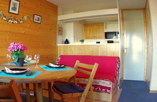 Valmorel Apartment | Studio cabine chaleureux avec terrasse, proche pistes - 4 pers, animaux OK, parking en option - FR-1-291-772