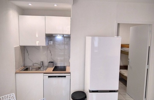 Juan-les-Pins Apartment | Studio-City-604-Wet room-Garden view