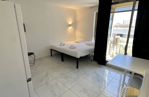 Juan-les-Pins Apartment | Studio-City-604-Wet room-Garden view