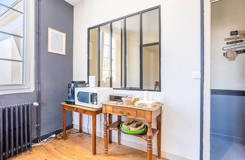 Chantonnay House | Studio 'Family Room for 3 People - No. 9' with Wi-Fi