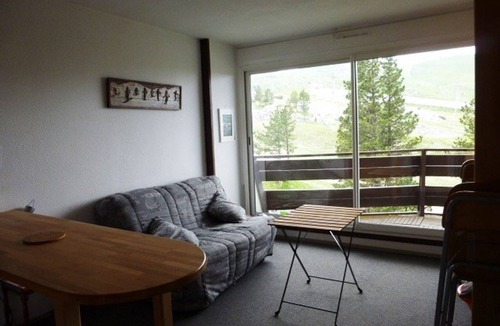 Arette Apartment | Studio for 6 with direct slope access, balcony and free parking