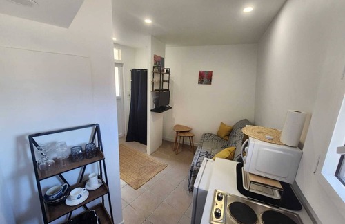 Grimaud Apartment | Studio in a mythical tower on the water at the entrance to Porte Grimaud with parking lot