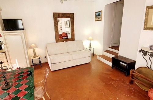 Cogolin Apartment | Studio in the village centre - Cogolin