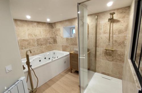 Saint-Maximin Apartment | Studio L'échappée - balnéo duo