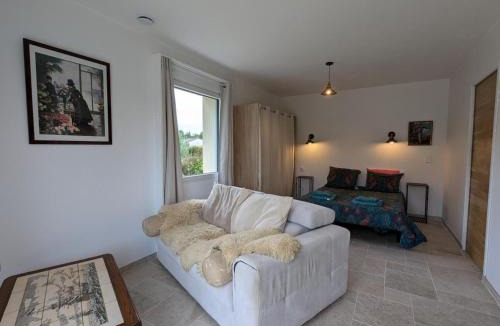 Baignes-Sainte-Radegonde Apartment | Studio moderne avec terrasse, parking et WIFI - FR-1-653-262