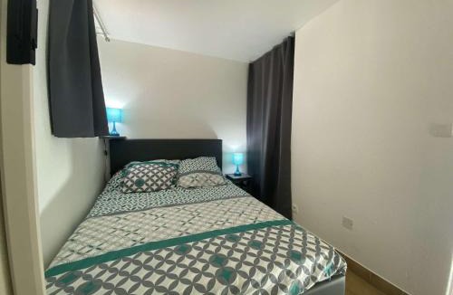 Sainte-Maxime City Centre Apartment | Studio mezzanine à 50m de la plage, 5 couchages, parking - FR-1-226-490