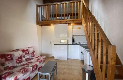 Sainte-Maxime City Centre Apartment | Studio mezzanine à 50m de la plage, 5 couchages, parking - FR-1-226-490