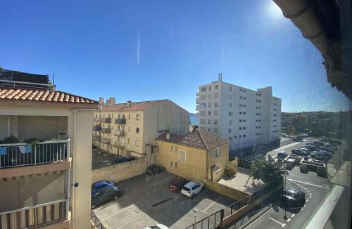 Sainte-Maxime City Centre Apartment | Studio Mezzanine Sainte-Maxime - 5 couchages à 50m de la plage - FR-1-226-474
