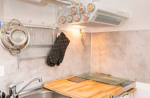 Nerac Apartment | Studio "Petit Nid Cosy De L' Albret" with Private Terrace, Garden, Wi-Fi, and Small Laundry