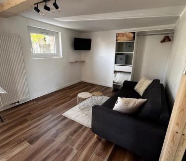 Le Bourget-du-Lac Apartment | Studio proche lac