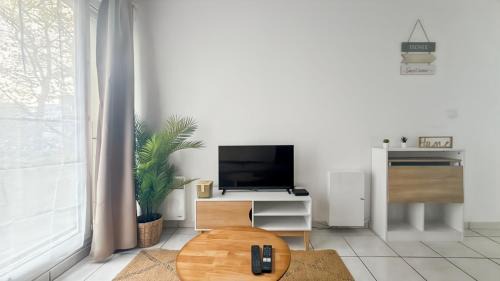 Tours Apartment | Studio rénové 2026 Parking gratuit Proche Faculté et A10