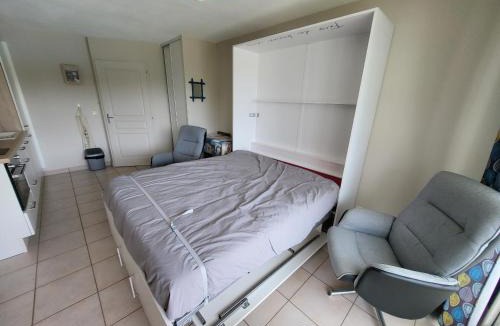 Chateau-d'Olonne Apartment | Studio rénové avec piscine et parking, proche plage - FR-1-92-955